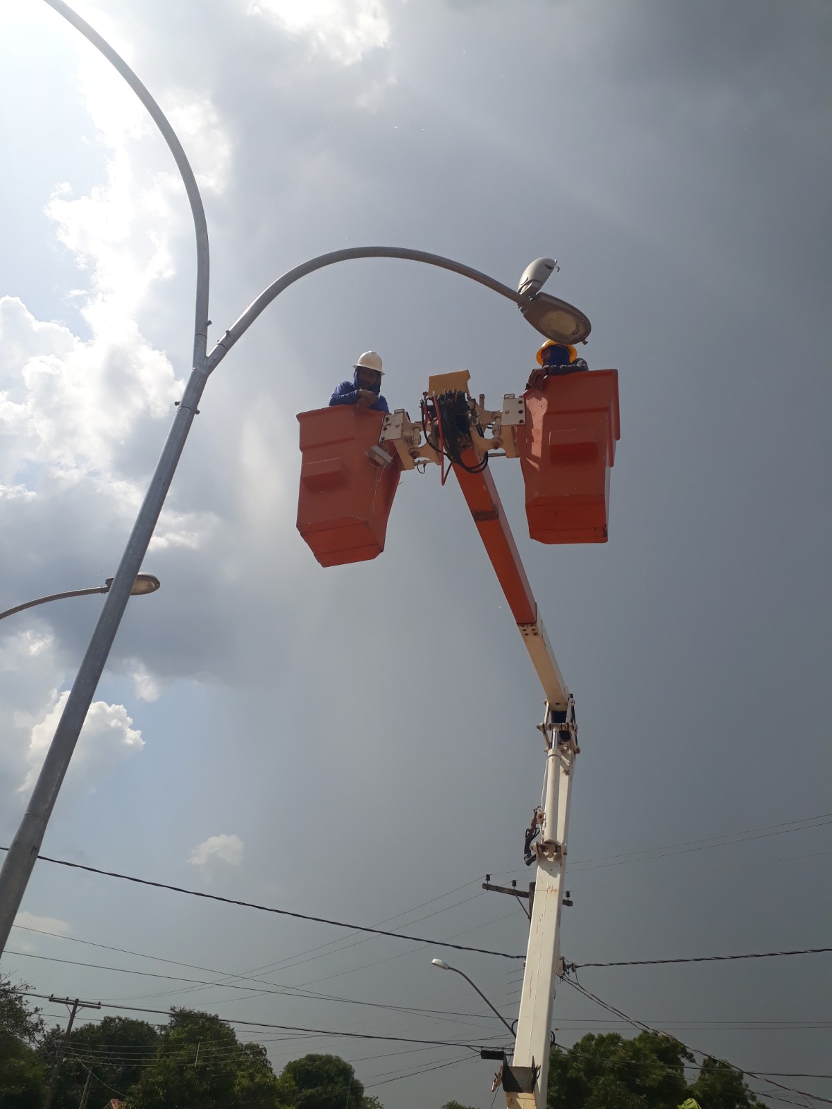 ServiÃ§o de iluminaÃ§Ã£o pÃºblica Ã© concluÃ­da em diversos bairros de Porto Murtinho Â 