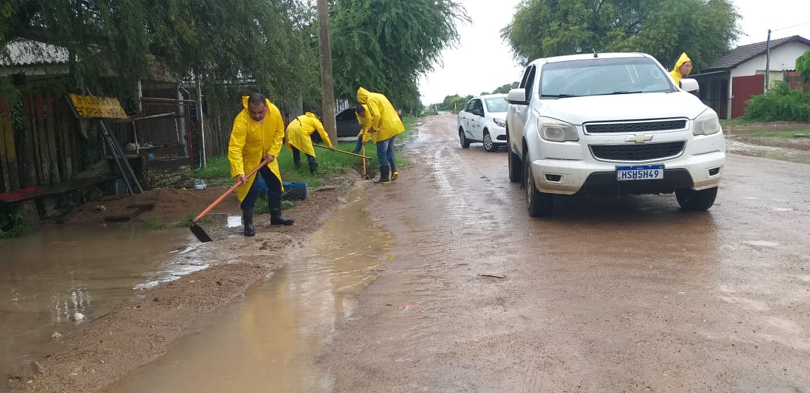 Prefeitura mobiliza equipes para minimizar impactos da chuva