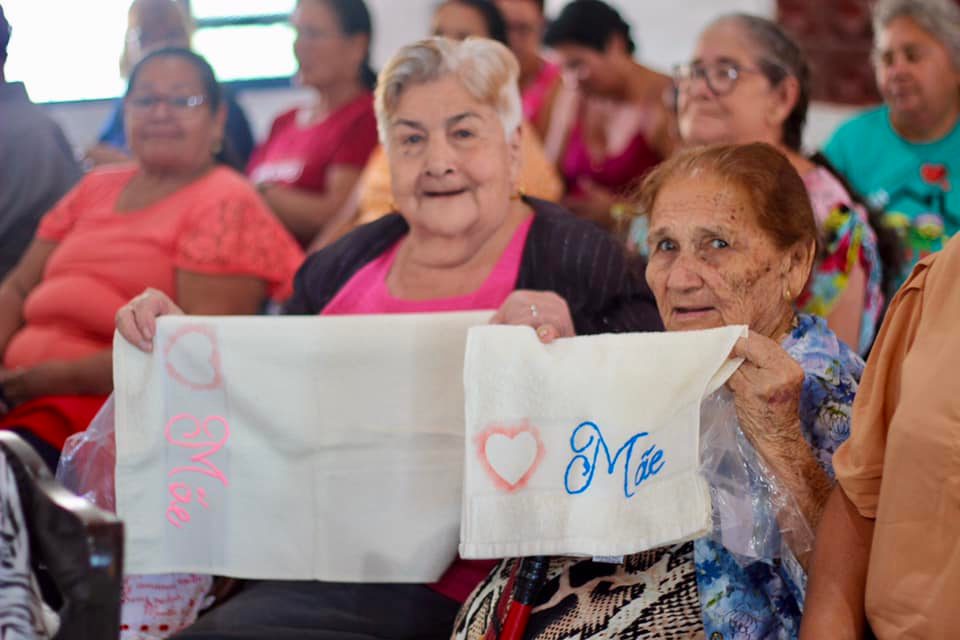 CCI realiza entrega de lembrancinhas para as mÃ£es