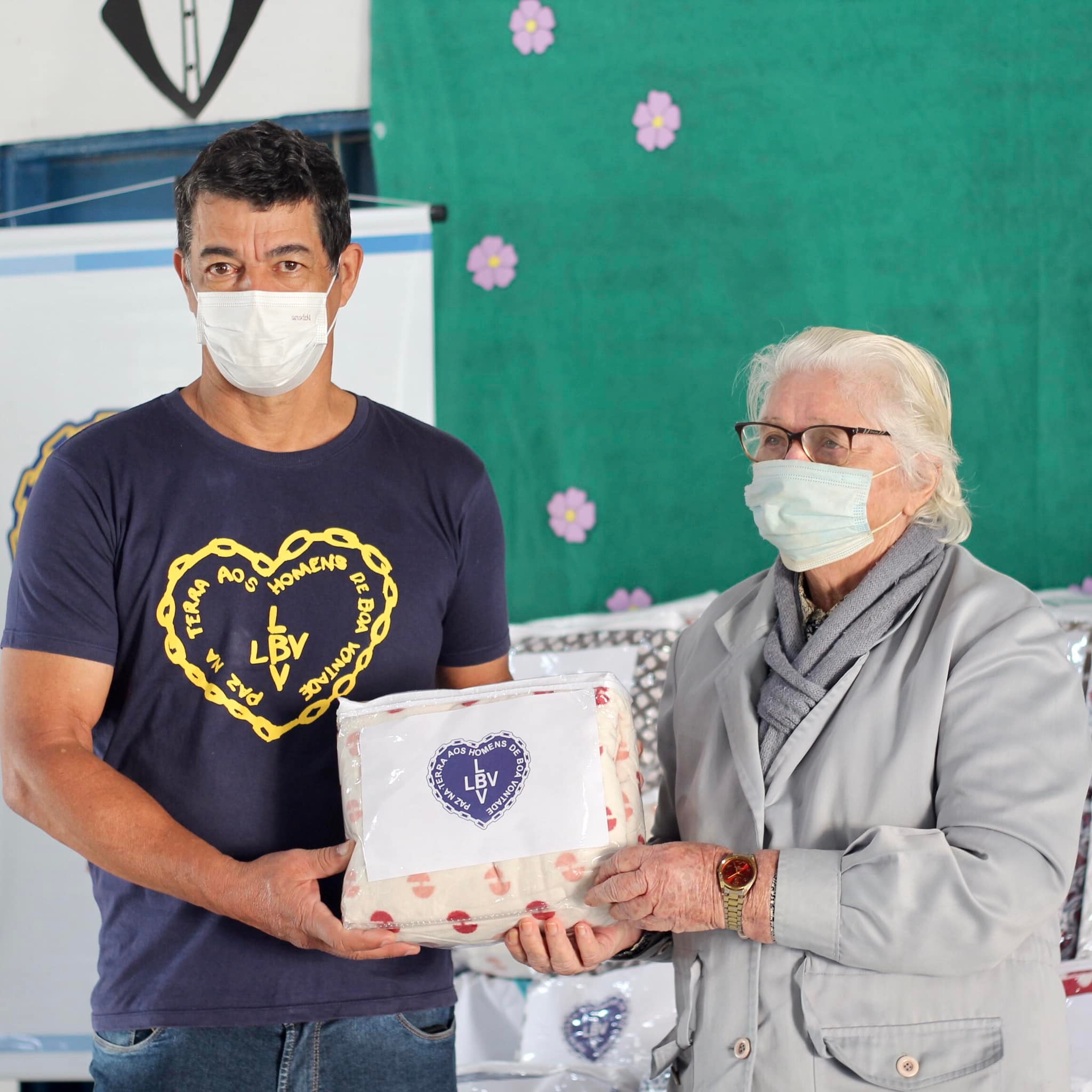 LBV realiza entrega de cobertores para o Centro de ConvivÃªncia dos Idosos de Porto Murtinho