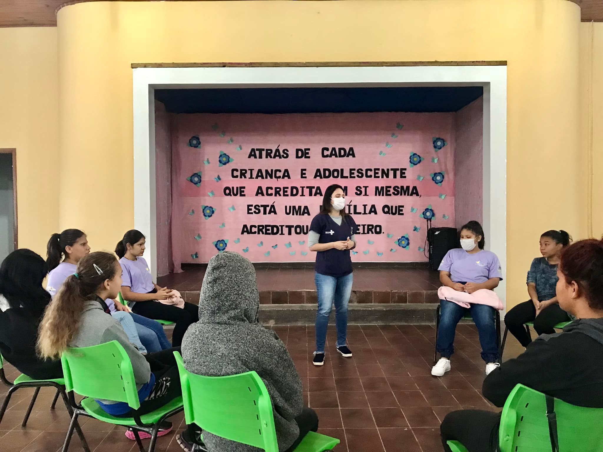 SCFV promove palestra sobre saÃºde feminina para adolescentes