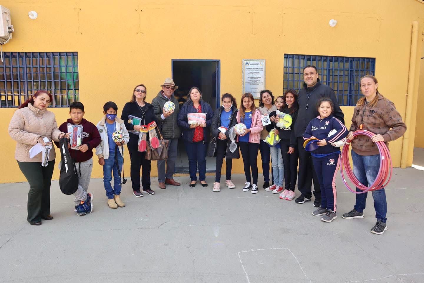 Prefeitura de Porto Murtinho realiza entrega de kits esportivos para Escolas da Rede PÃºblica