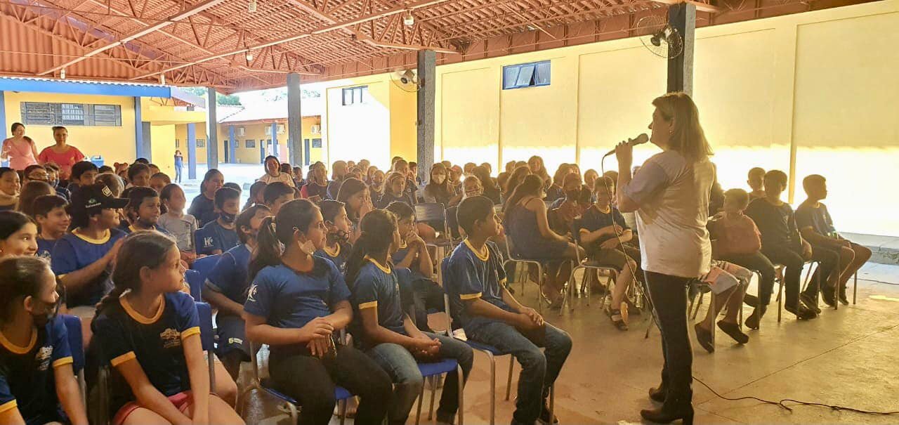 SÃ©rie de Palestras, a estudantes murtinhenses, marcam campanha do Agosto LilÃ¡s em Porto Murtinho