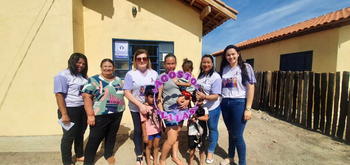 CRAS e GerÃªncia de PolÃ­ticas PÃºblicas para Mulheres realizam aÃ§Ã£o do Agosto LilÃ¡s