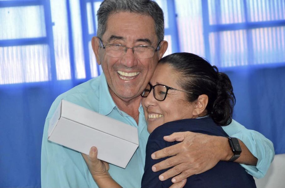 Prefeitura promove entrega de lembrancinhas em celebraÃ§Ã£o ao Dia do Servidor