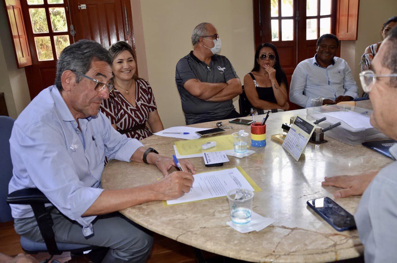 Novo SecretÃ¡rio de Governo Municipal e SecretÃ¡ria Adjunta de SaÃºde tomam posse