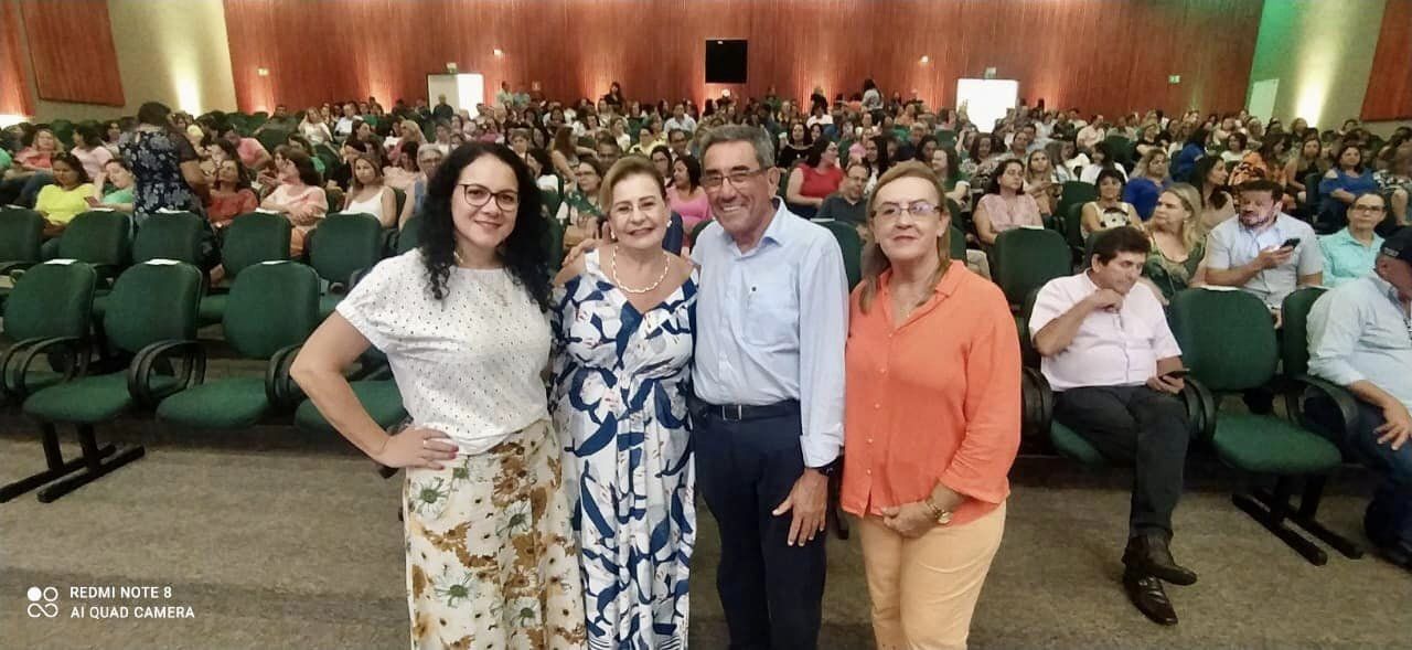 Prefeito Nelson Cintra e SecretÃ¡ria de EducaÃ§Ã£o Rita de CÃ¡ssia Padilha participam do Encontro MS Alfabetiza