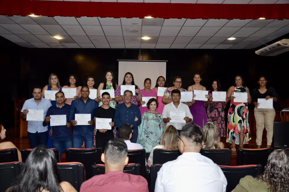 Prefeitura promove cerimÃ´nia de formatura aos trabalhadores do Sistema Ãšnico de AssistÃªncia Social