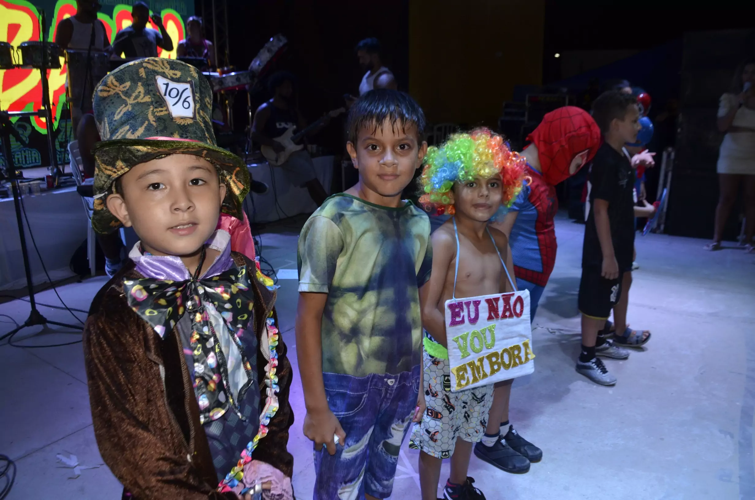 Último dia do Porto Folia foi das crianças com show intimista da banda Thimbahia Último dia do Porto Folia foi das crianças com show intimista da banda Thimbahia